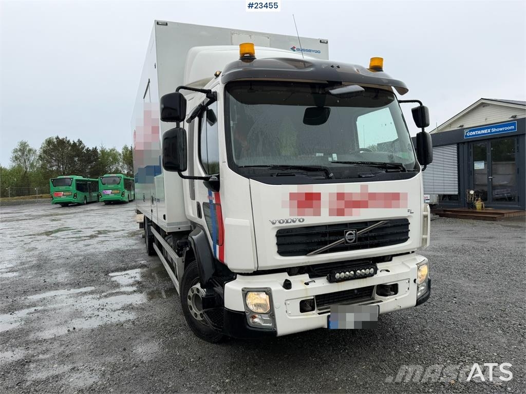 Volvo FL 4x2 box truck with a 1500 kg lift and remote co Skříňová nástavba