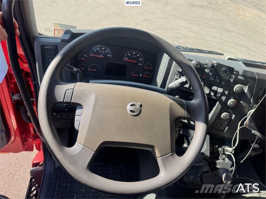 Volvo FL Recovery Truck with Jige Body مركبات إصلاح الأعطال