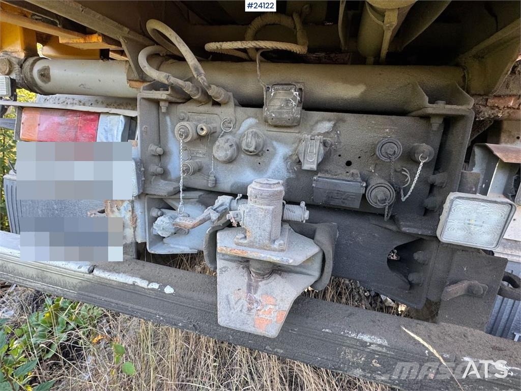 Volvo FL10 Tipper Truck – Rear-Mounted Palfinger Crane شاحنات الرافعات