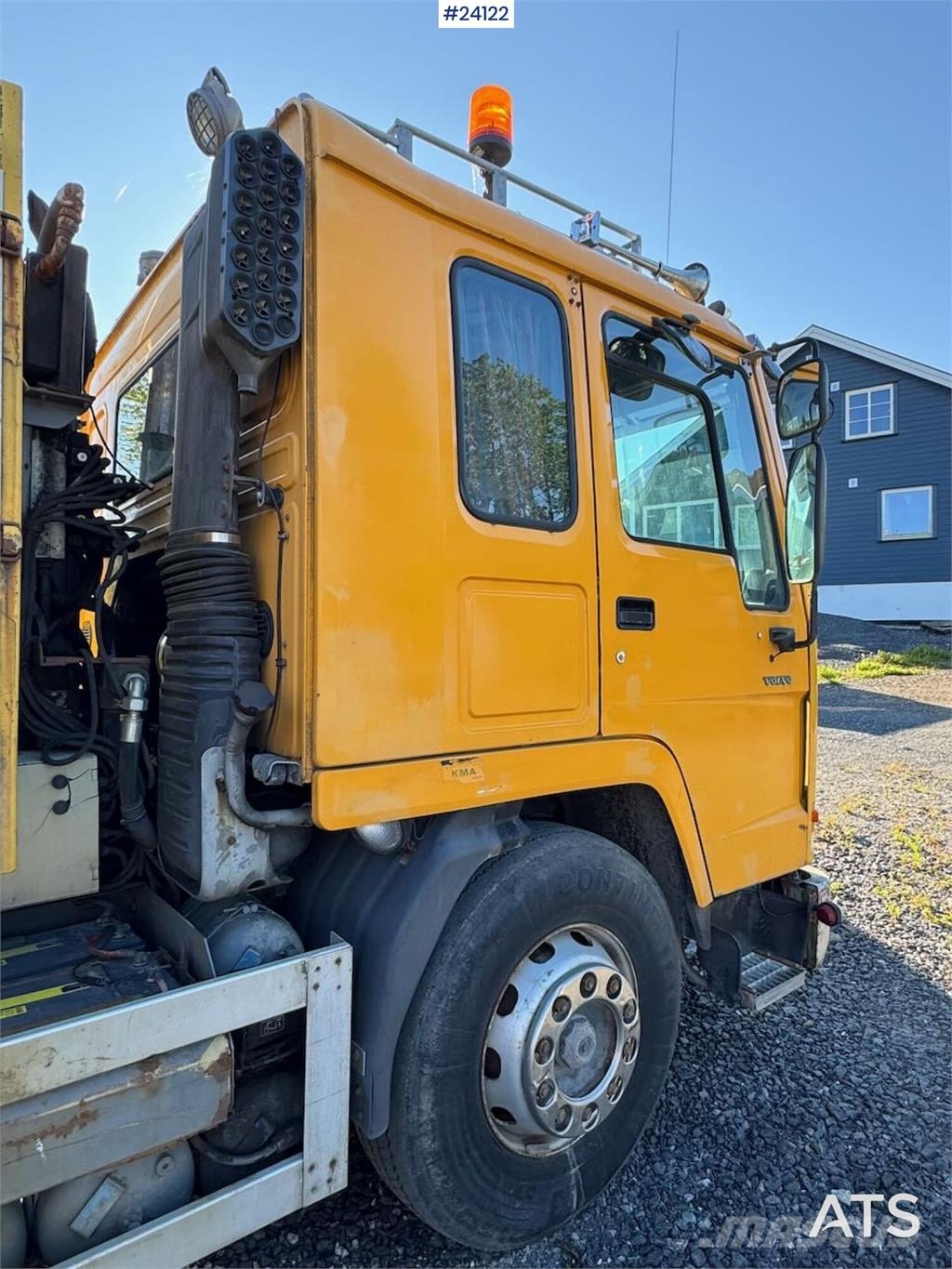 Volvo FL10 Tipper Truck – Rear-Mounted Palfinger Crane شاحنات الرافعات