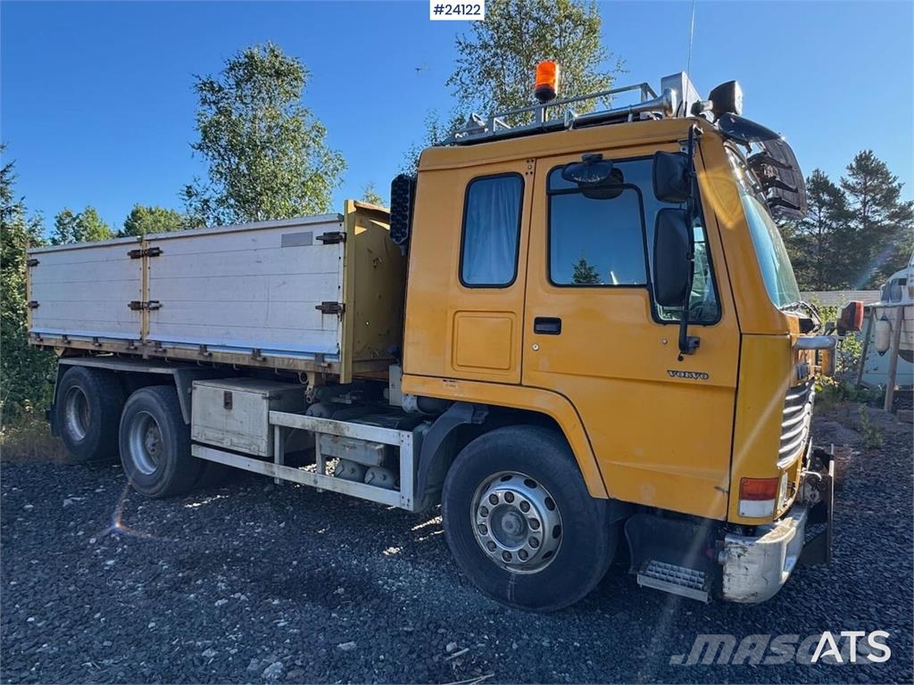 Volvo FL10 Tipper Truck – Rear-Mounted Palfinger Crane شاحنات الرافعات