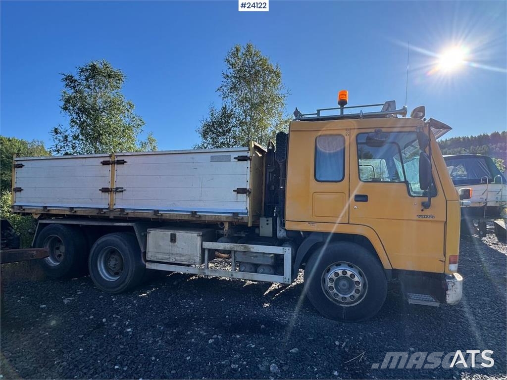 Volvo FL10 Tipper Truck – Rear-Mounted Palfinger Crane شاحنات الرافعات