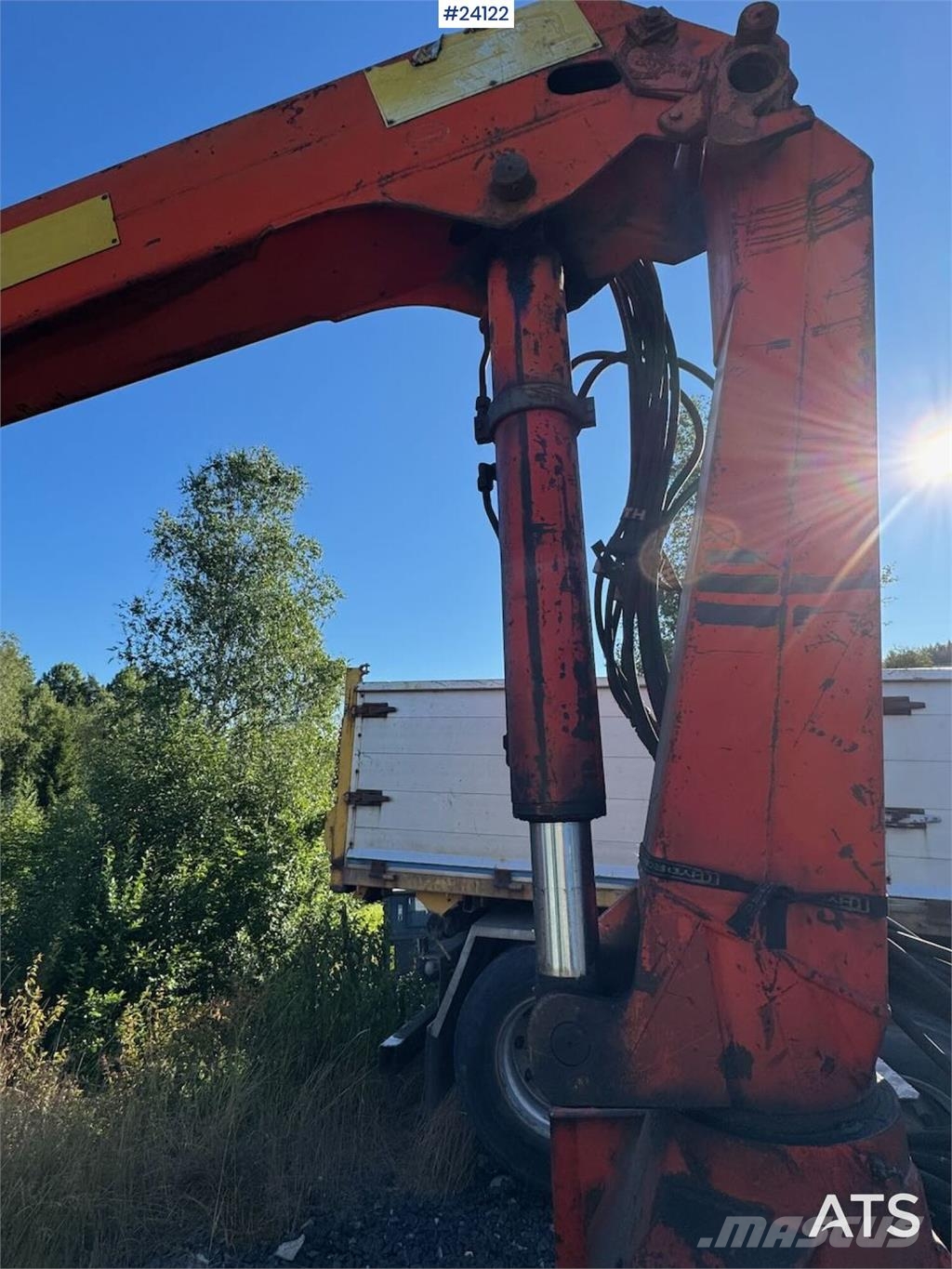 Volvo FL10 Tipper Truck – Rear-Mounted Palfinger Crane شاحنات الرافعات