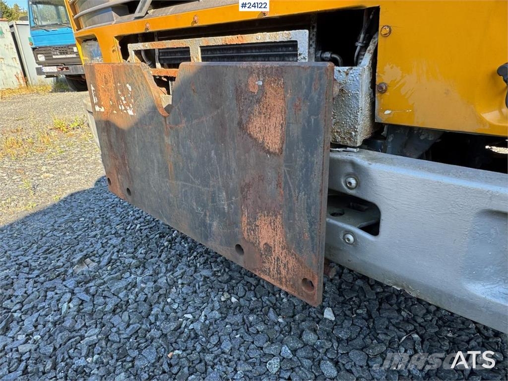 Volvo FL10 Tipper Truck – Rear-Mounted Palfinger Crane شاحنات الرافعات