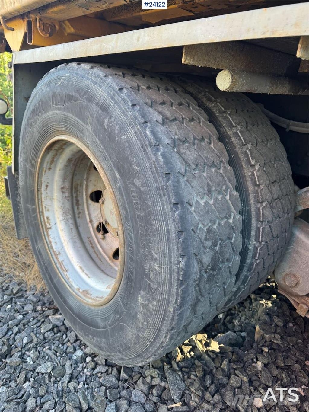 Volvo FL10 Tipper Truck – Rear-Mounted Palfinger Crane شاحنات الرافعات