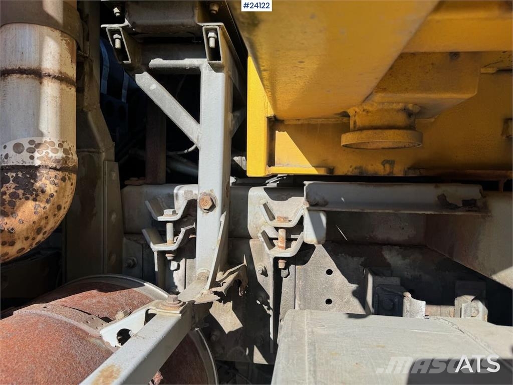 Volvo FL10 Tipper Truck – Rear-Mounted Palfinger Crane شاحنات الرافعات