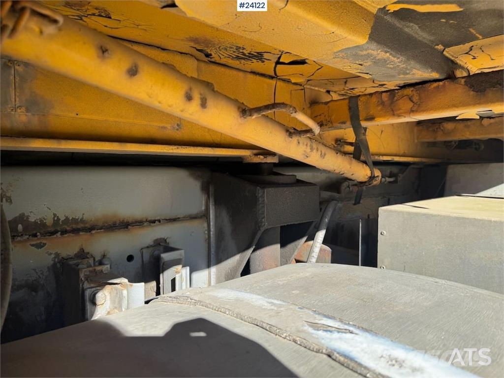 Volvo FL10 Tipper Truck – Rear-Mounted Palfinger Crane شاحنات الرافعات