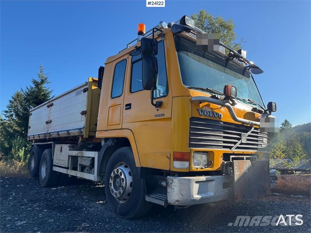 Volvo FL10 Tipper Truck – Rear-Mounted Palfinger Crane شاحنات الرافعات
