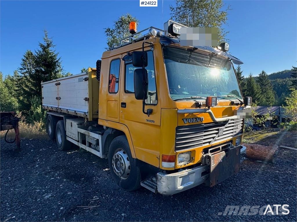 Volvo FL10 Tipper Truck – Rear-Mounted Palfinger Crane شاحنات الرافعات