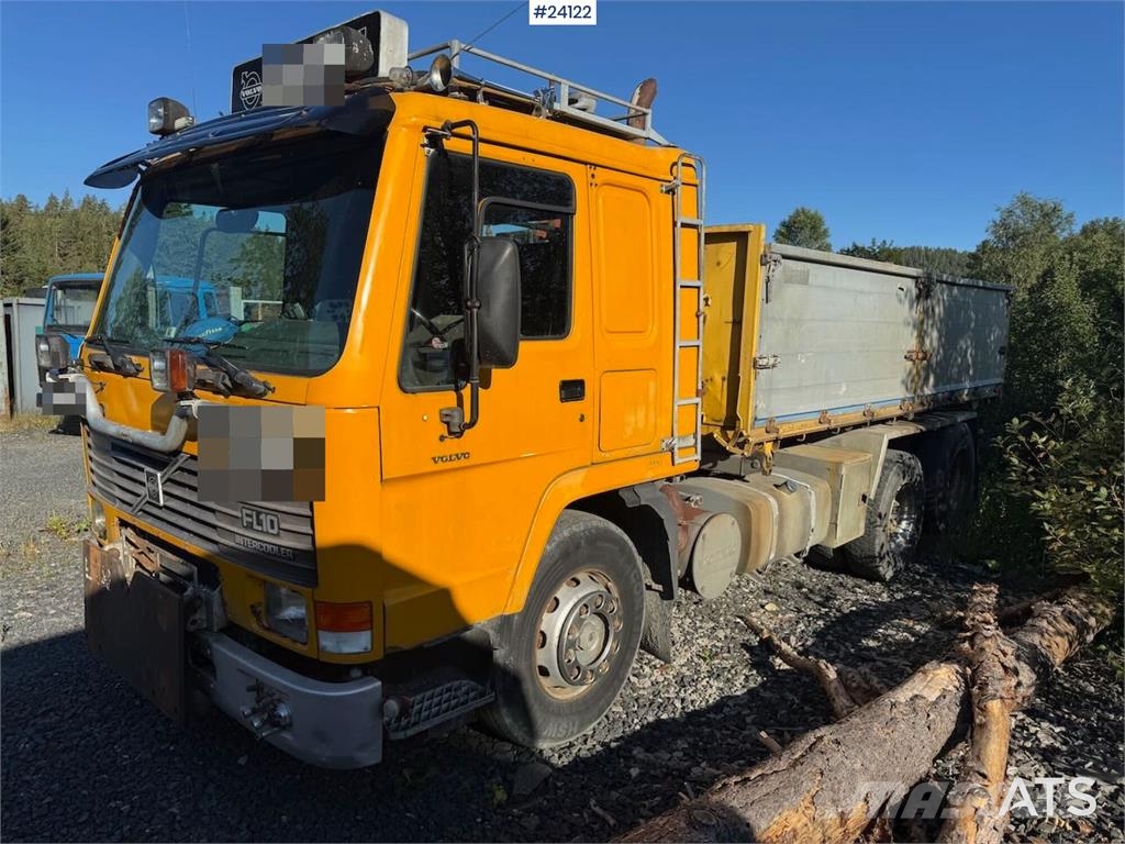 Volvo FL10 Tipper Truck – Rear-Mounted Palfinger Crane شاحنات الرافعات