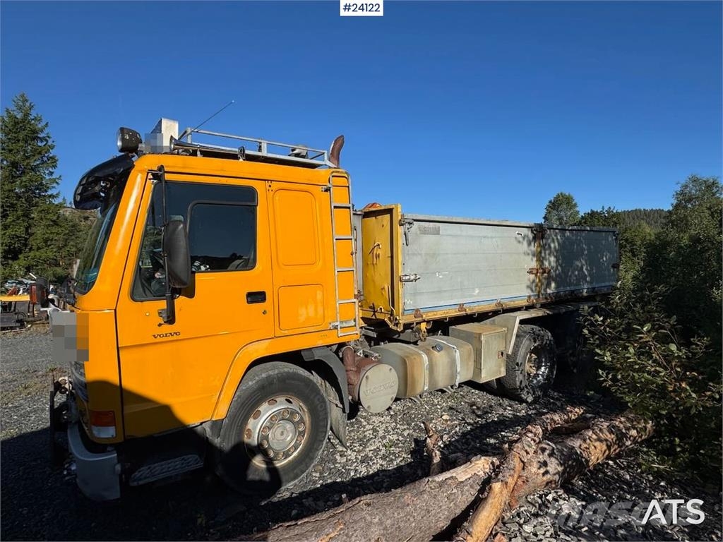 Volvo FL10 Tipper Truck – Rear-Mounted Palfinger Crane شاحنات الرافعات