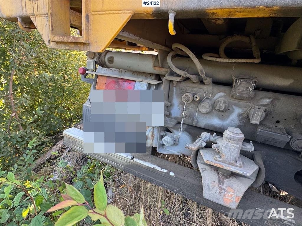 Volvo FL10 Tipper Truck – Rear-Mounted Palfinger Crane شاحنات الرافعات