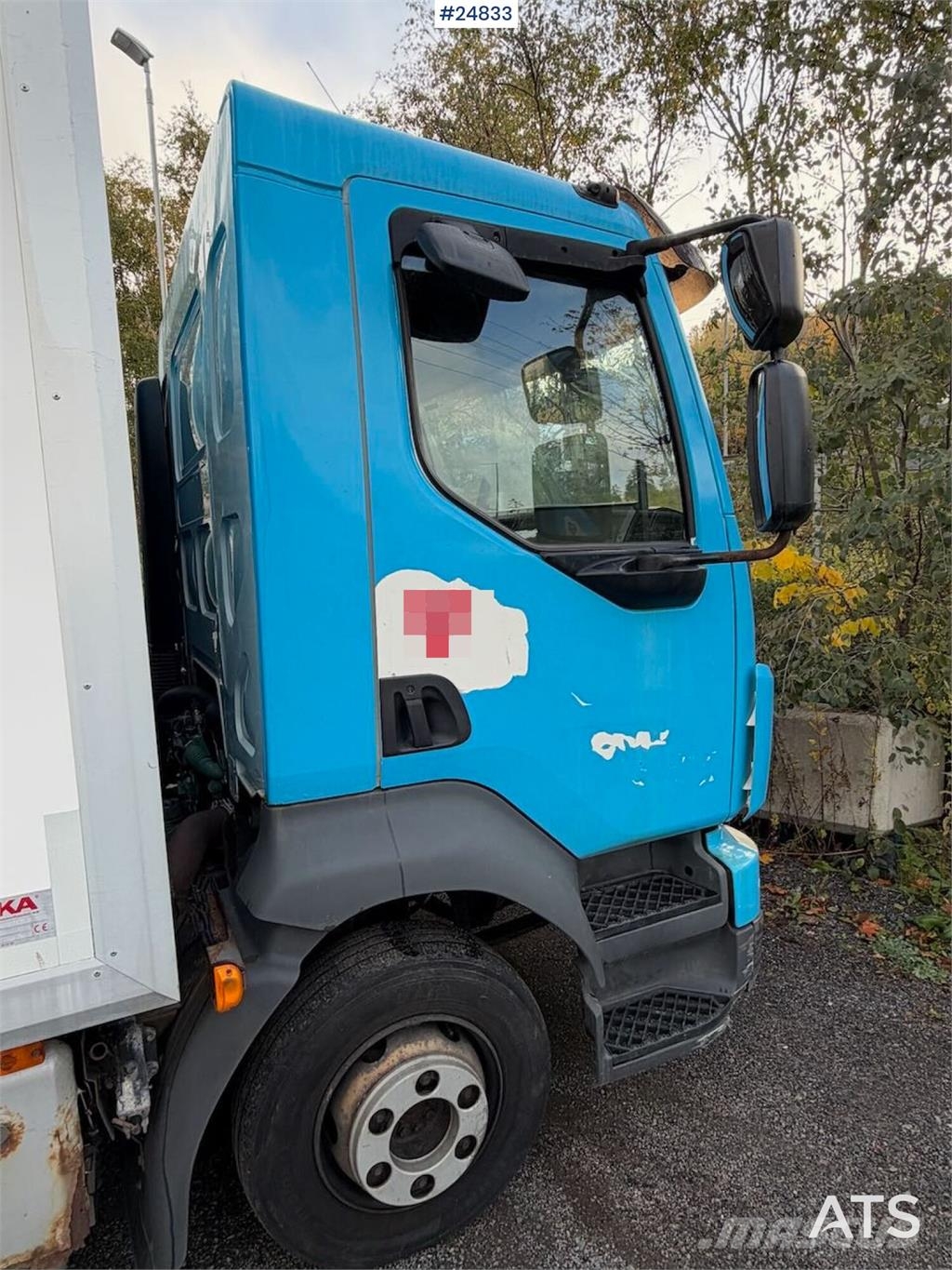 Volvo FL210 4x2 Box truck with tail lift and side door Sanduk kamioni