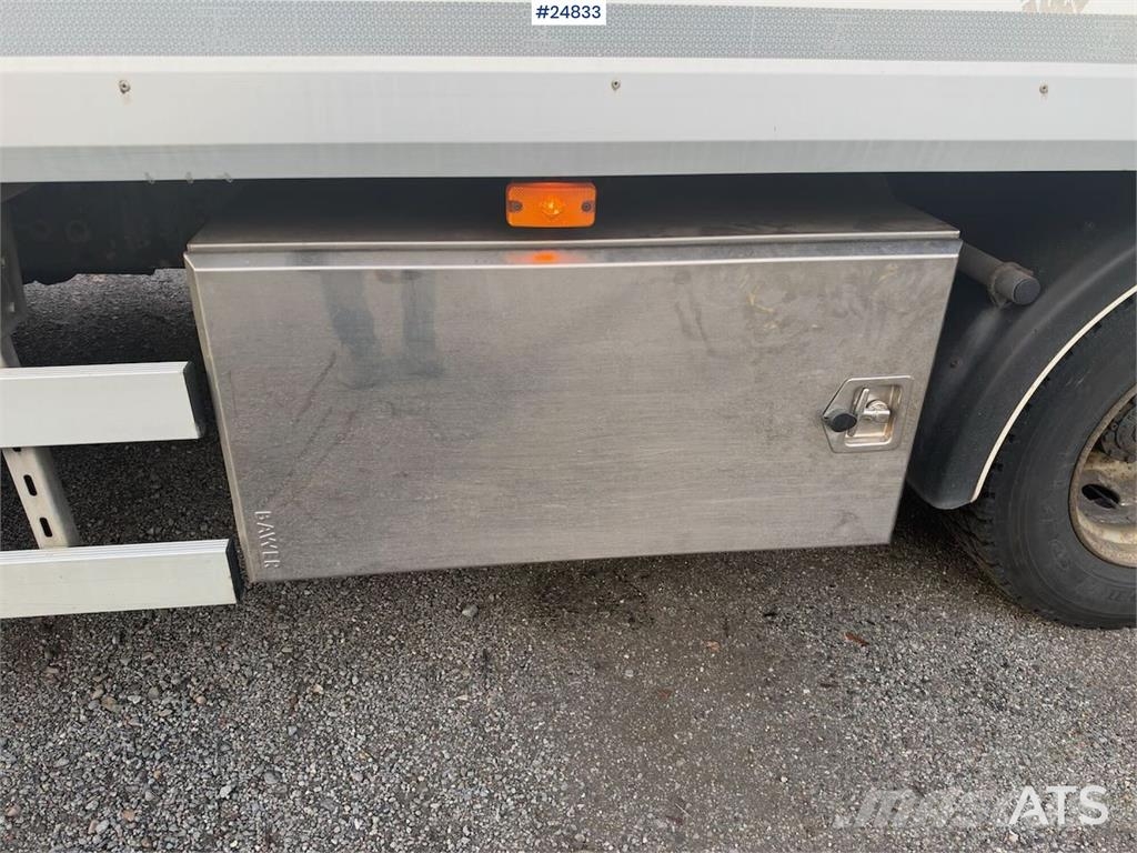 Volvo FL210 4x2 Box truck with tail lift and side door Sanduk kamioni