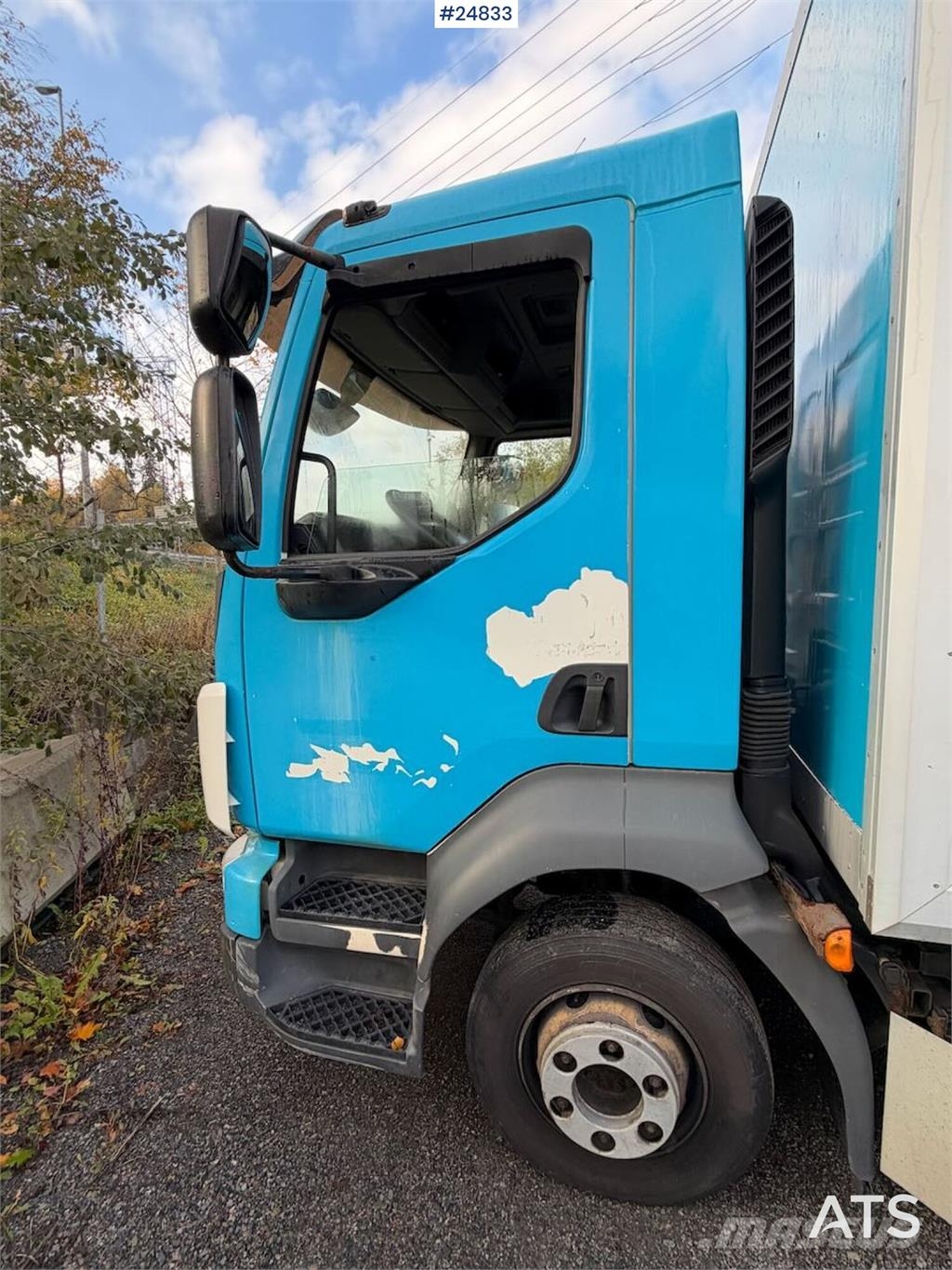 Volvo FL210 4x2 Box truck with tail lift and side door Sanduk kamioni