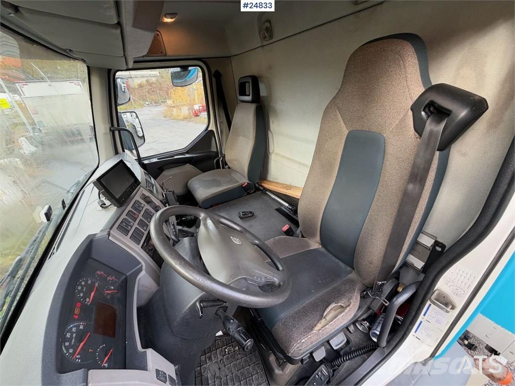 Volvo FL210 4x2 Box truck with tail lift and side door Sanduk kamioni