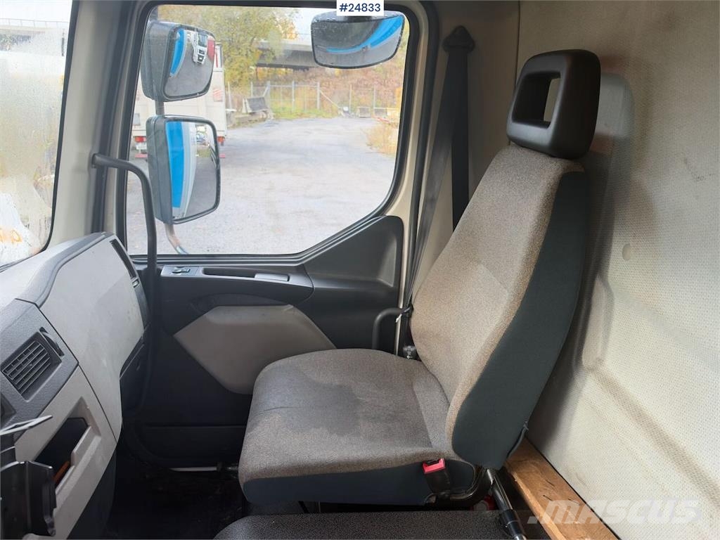 Volvo FL210 4x2 Box truck with tail lift and side door Sanduk kamioni