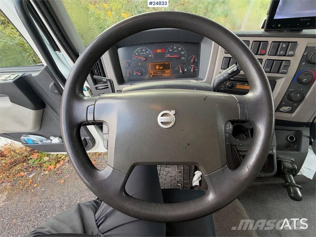 Volvo FL210 4x2 Box truck with tail lift and side door Sanduk kamioni