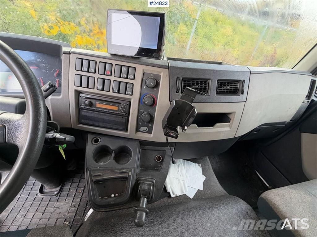 Volvo FL210 4x2 Box truck with tail lift and side door Sanduk kamioni