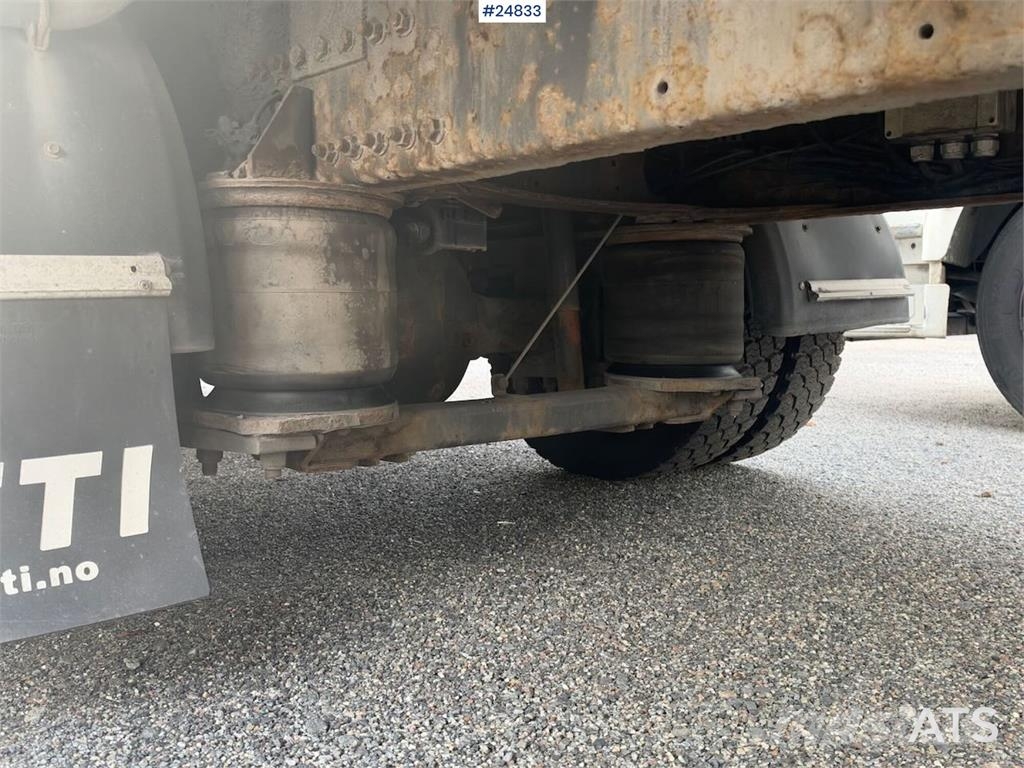 Volvo FL210 4x2 Box truck with tail lift and side door Sanduk kamioni