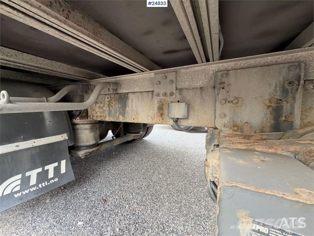 Volvo FL210 4x2 Box truck with tail lift and side door Sanduk kamioni