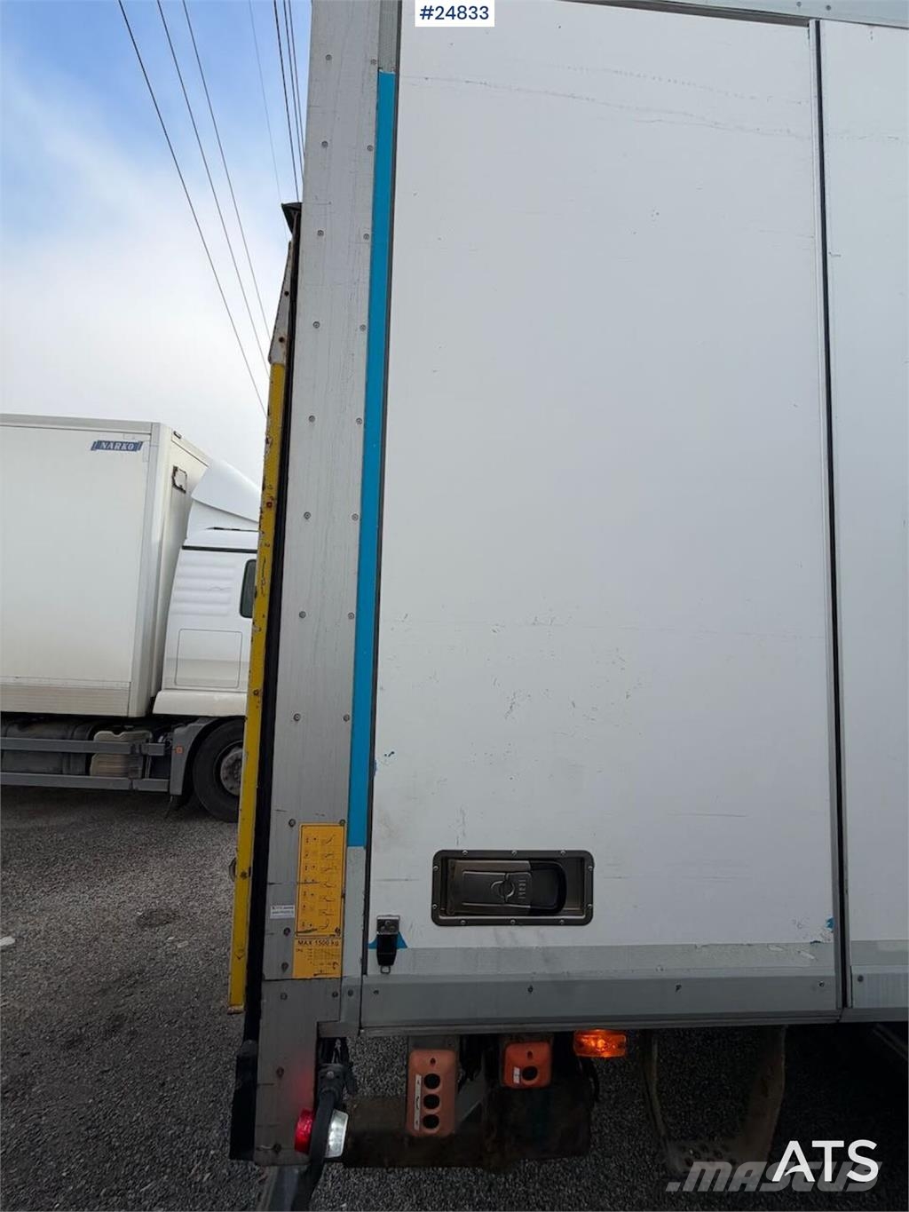 Volvo FL210 4x2 Box truck with tail lift and side door Sanduk kamioni