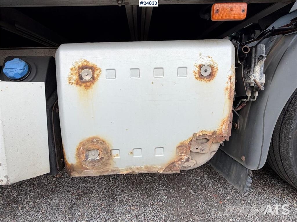 Volvo FL210 4x2 Box truck with tail lift and side door Sanduk kamioni
