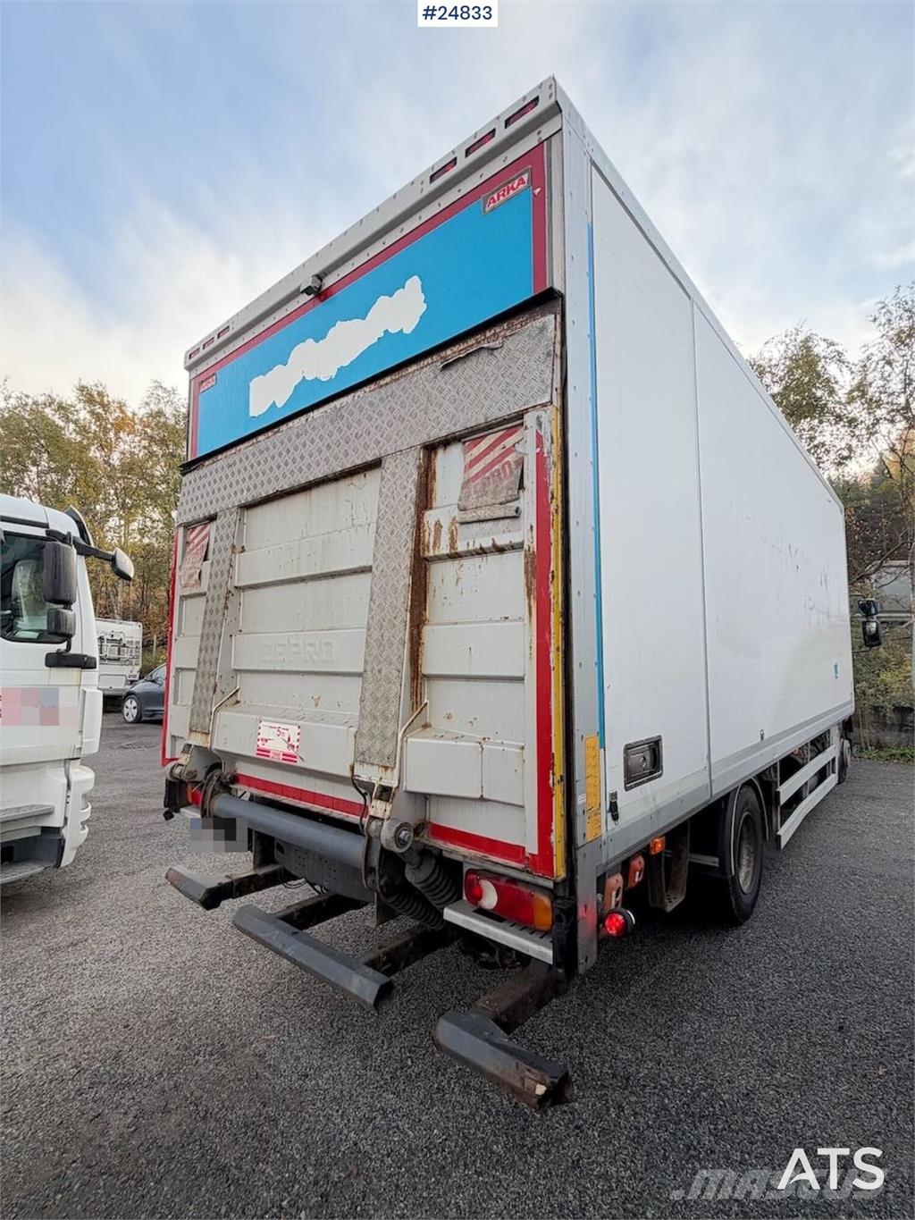 Volvo FL210 4x2 Box truck with tail lift and side door Sanduk kamioni