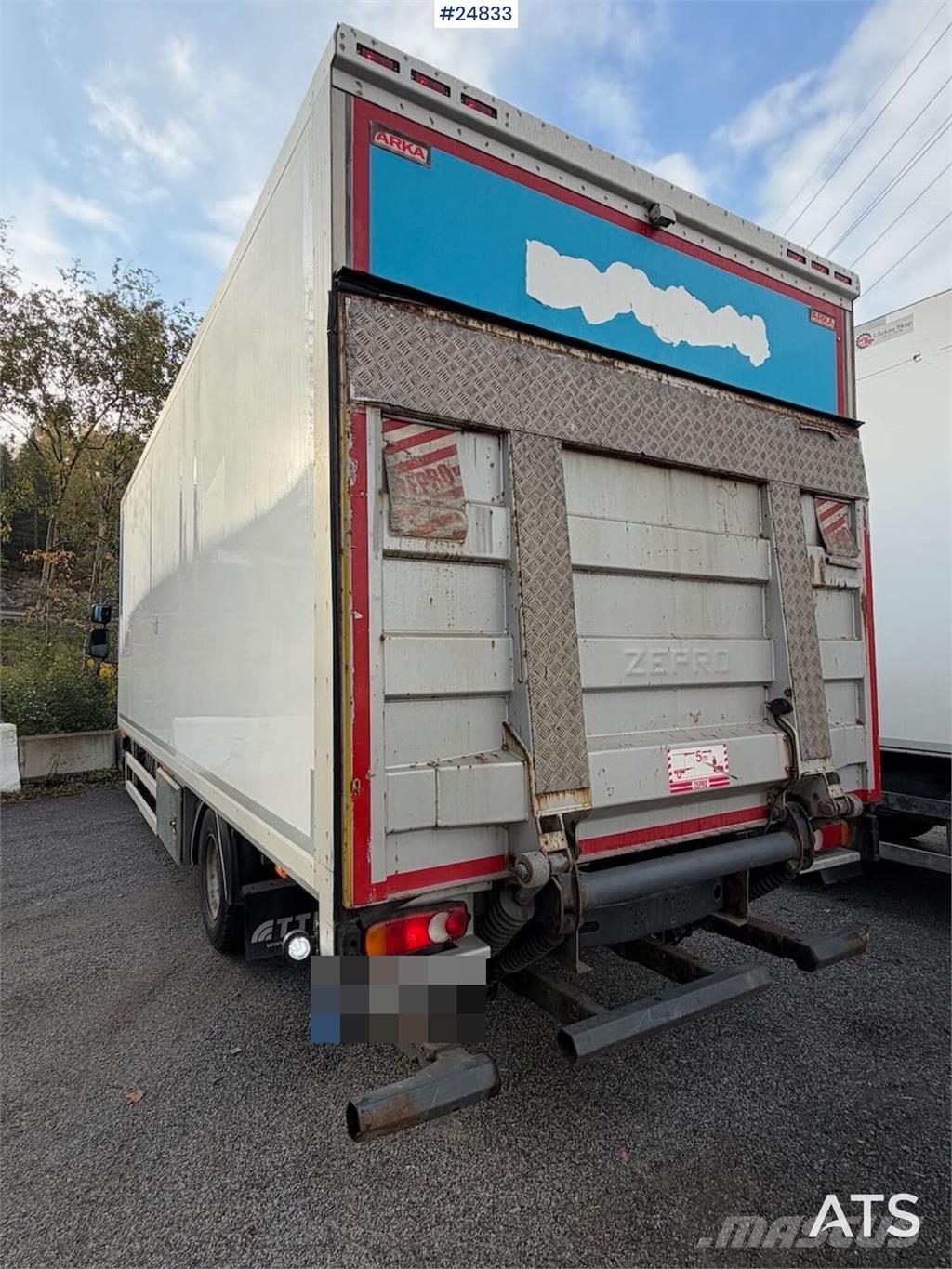 Volvo FL210 4x2 Box truck with tail lift and side door Sanduk kamioni