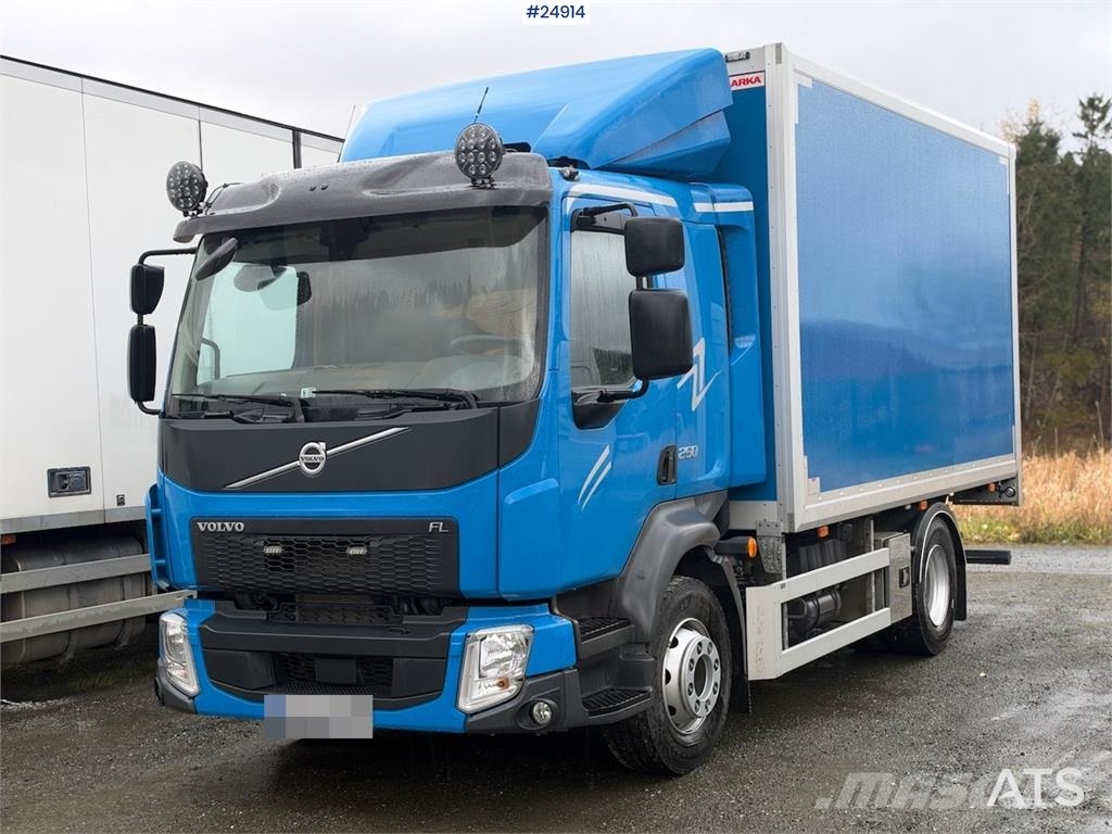 Volvo FL250 4x2 Box Truck – Only 22,000 km! Van Body Trucks