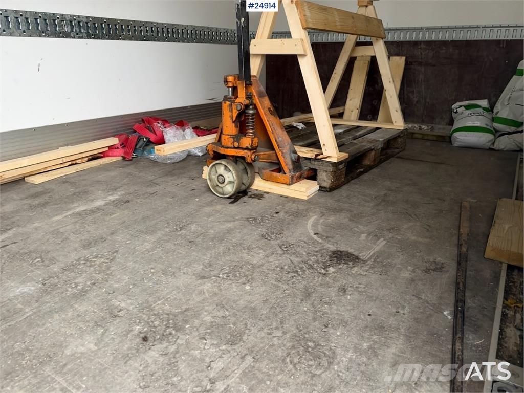Volvo FL250 4x2 Box Truck – Only 22,000 km! Van Body Trucks