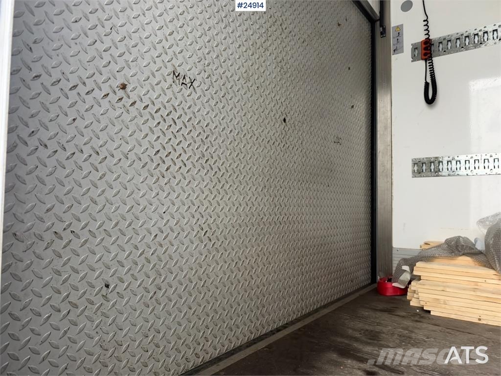 Volvo FL250 4x2 Box Truck – Only 22,000 km! Van Body Trucks