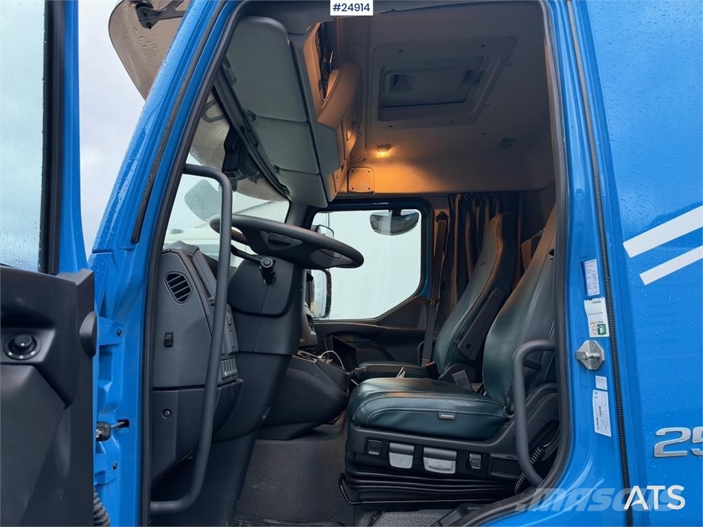 Volvo FL250 4x2 Box Truck – Only 22,000 km! Van Body Trucks