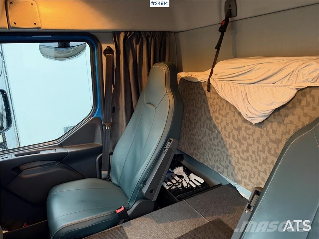 Volvo FL250 4x2 Box Truck – Only 22,000 km! Van Body Trucks