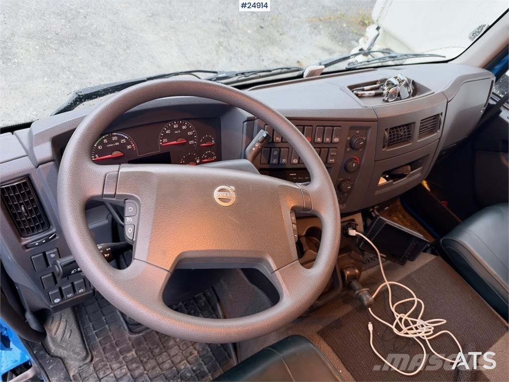 Volvo FL250 4x2 Box Truck – Only 22,000 km! Van Body Trucks