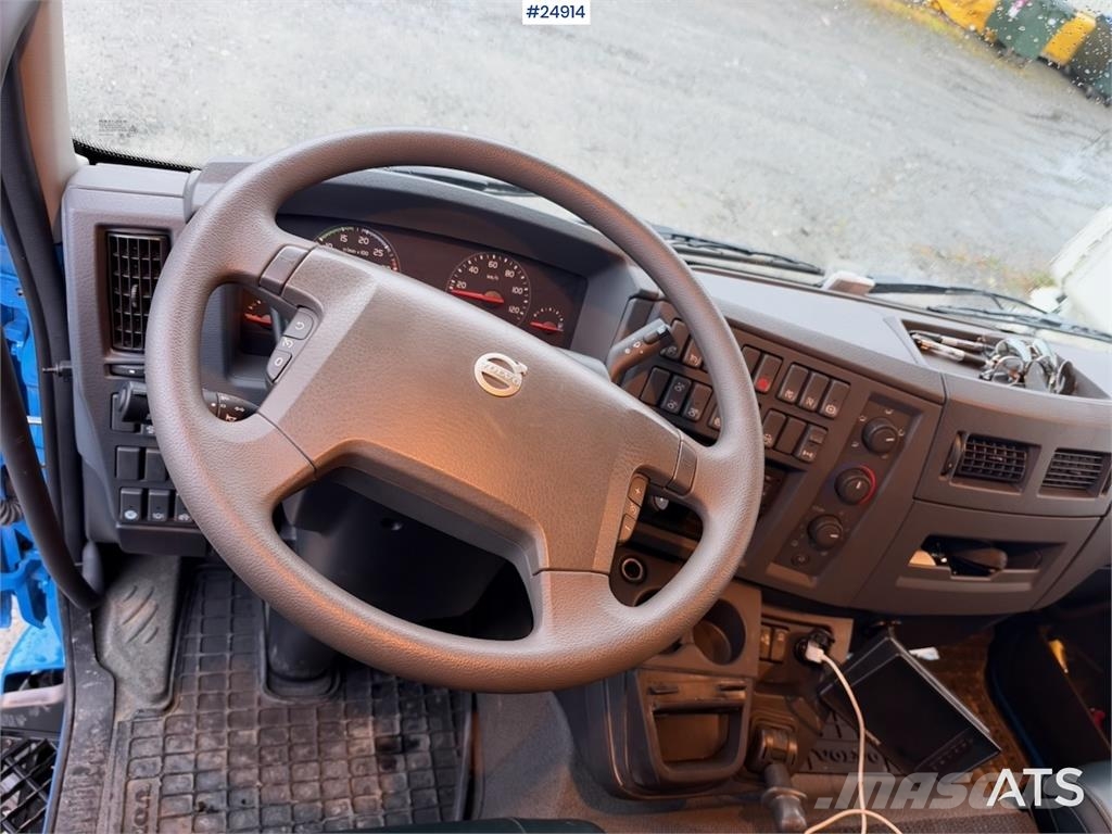 Volvo FL250 4x2 Box Truck – Only 22,000 km! Van Body Trucks