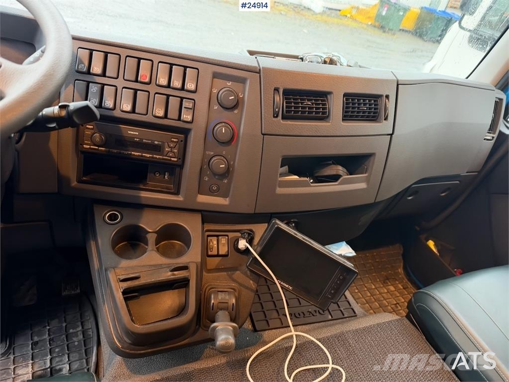 Volvo FL250 4x2 Box Truck – Only 22,000 km! Van Body Trucks