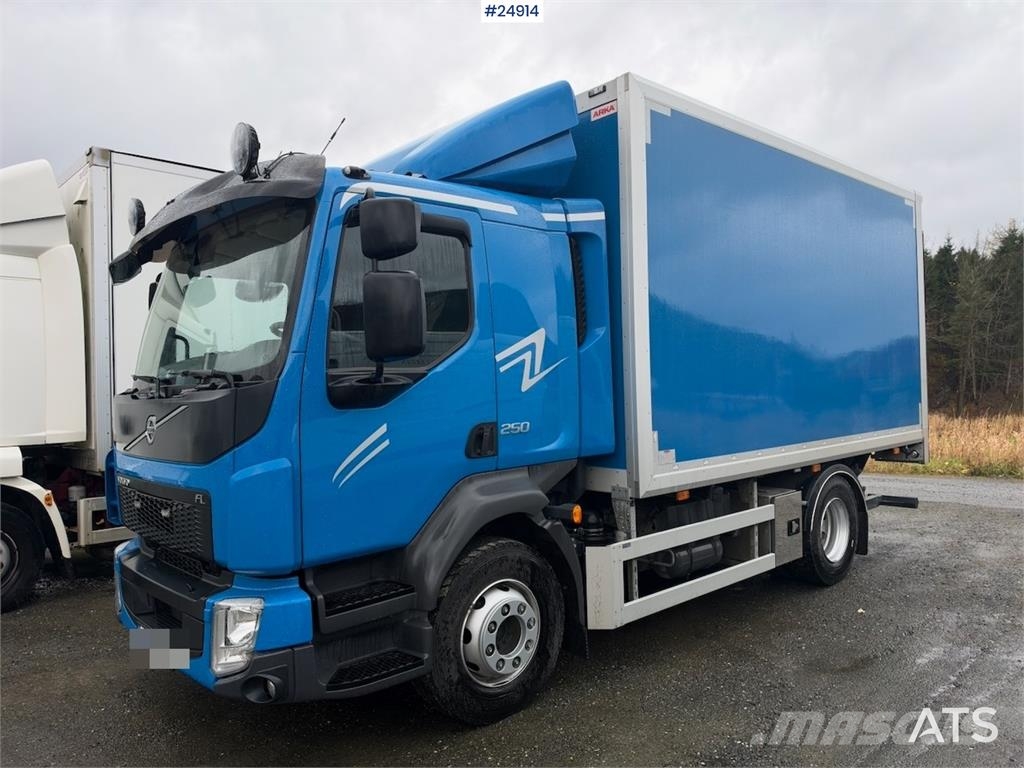 Volvo FL250 4x2 Box Truck – Only 22,000 km! Van Body Trucks