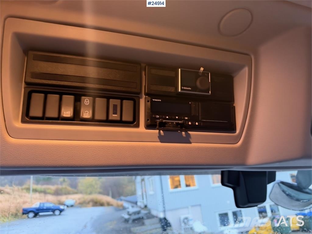 Volvo FL250 4x2 Box Truck – Only 22,000 km! Van Body Trucks