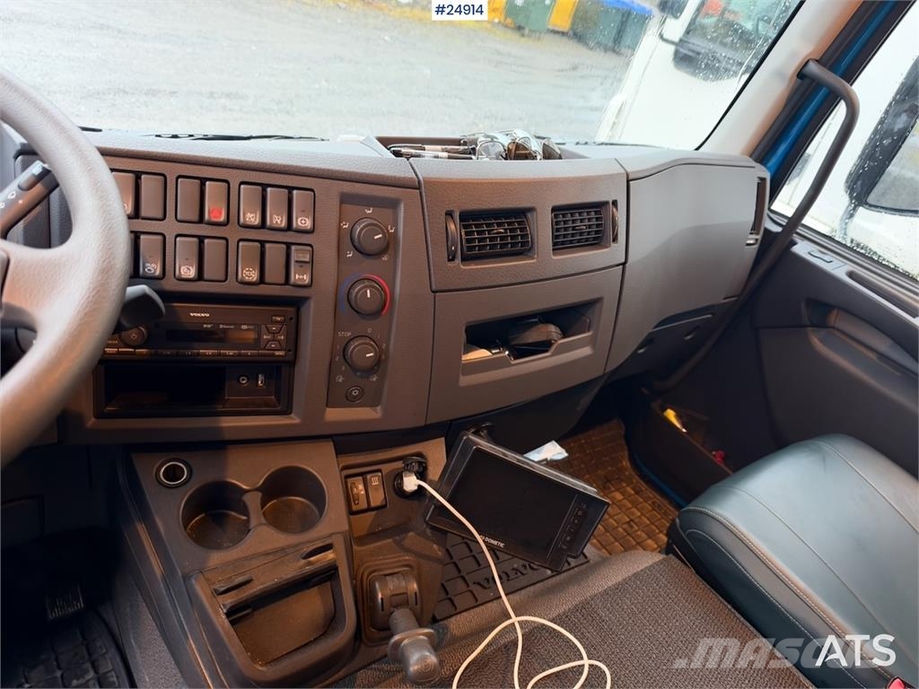 Volvo FL250 4x2 Box Truck – Only 22,000 km! Van Body Trucks