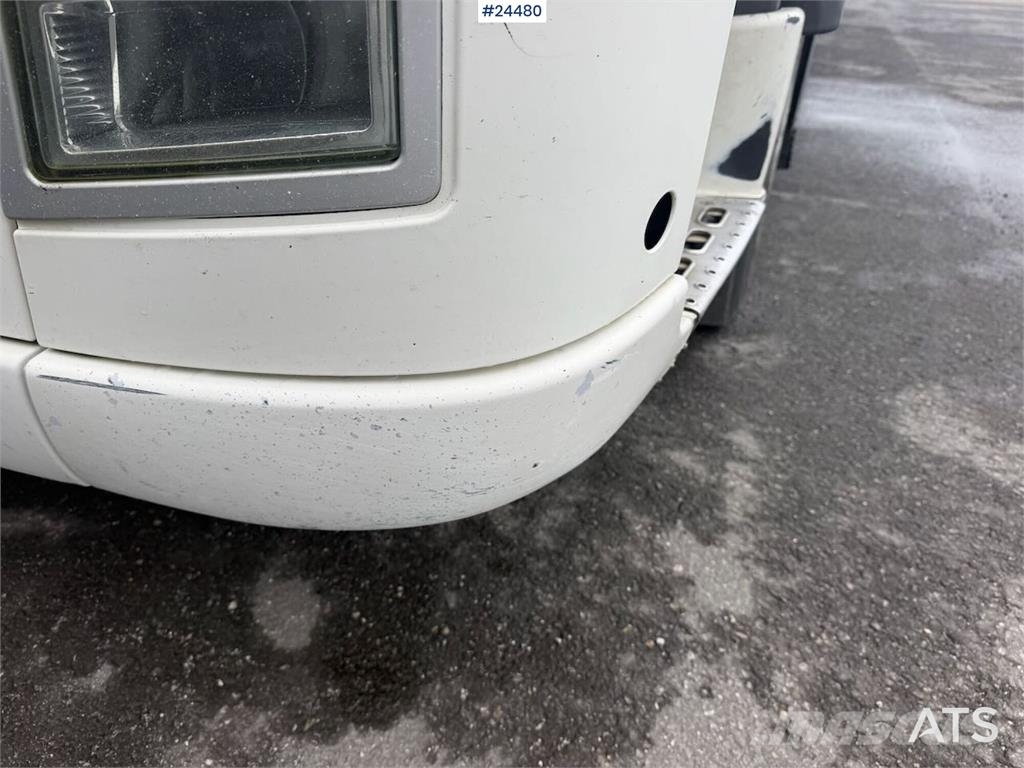 Volvo FM 380 box truck with full side opening, tail lift 貨箱式卡車