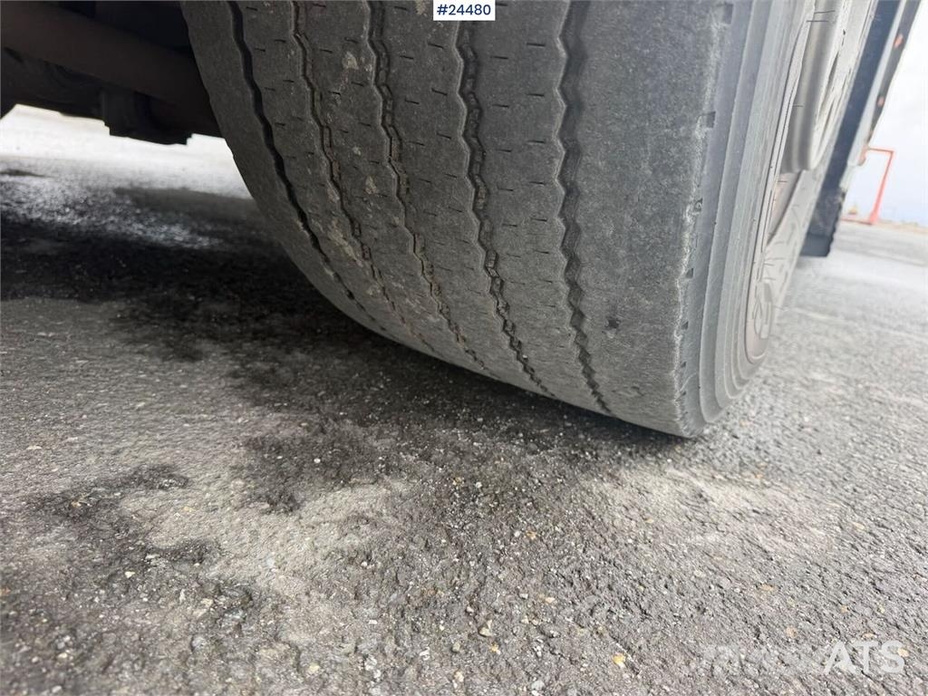 Volvo FM 380 box truck with full side opening, tail lift 貨箱式卡車