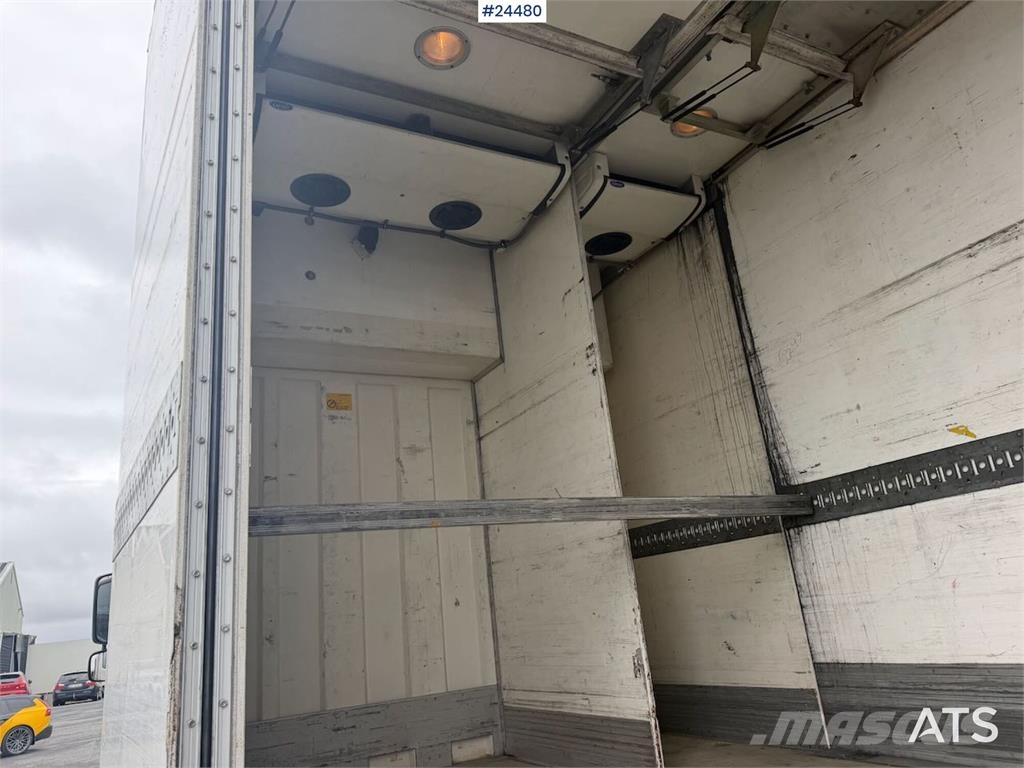 Volvo FM 380 box truck with full side opening, tail lift 貨箱式卡車