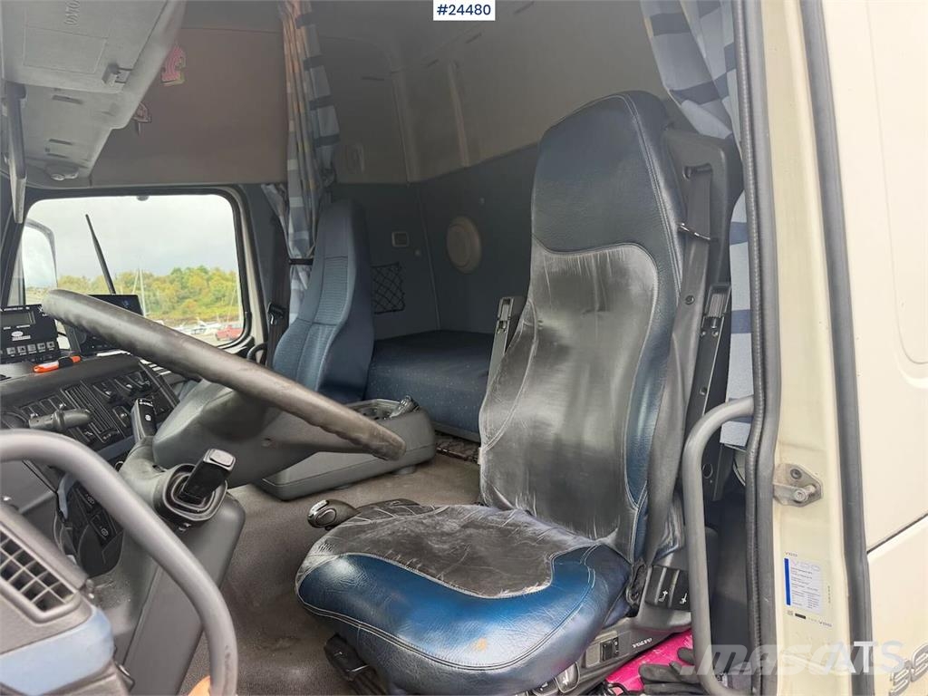Volvo FM 380 box truck with full side opening, tail lift 貨箱式卡車
