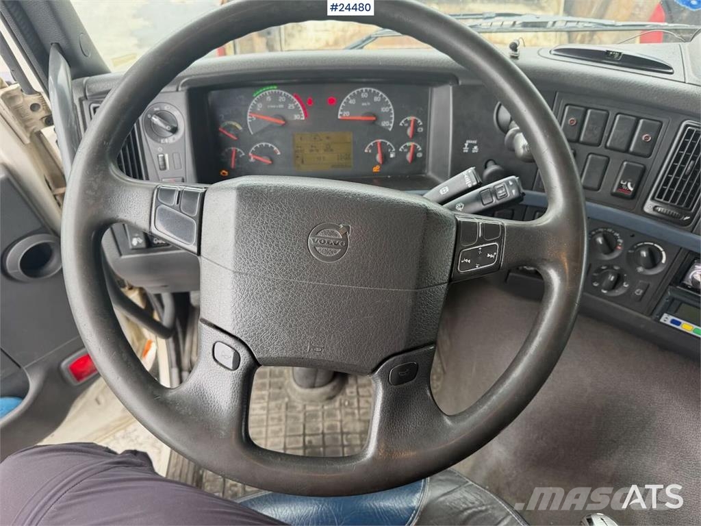 Volvo FM 380 box truck with full side opening, tail lift 貨箱式卡車