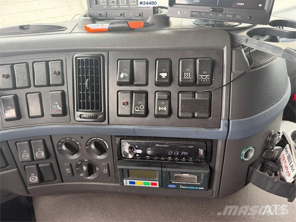 Volvo FM 380 box truck with full side opening, tail lift 貨箱式卡車