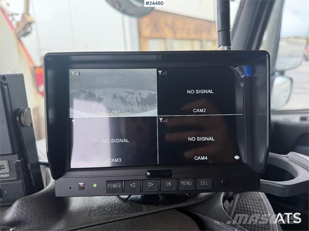Volvo FM 380 box truck with full side opening, tail lift 貨箱式卡車