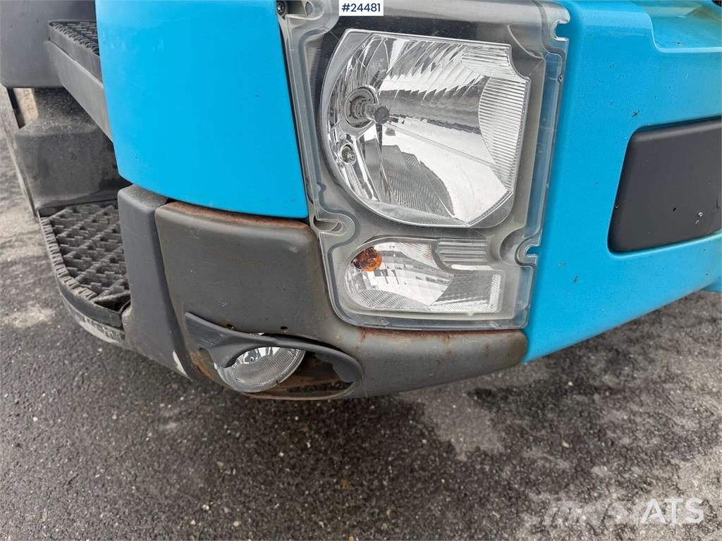 Volvo FM 380 box truck with full side opening, tail lift 冷凍冷蔵車