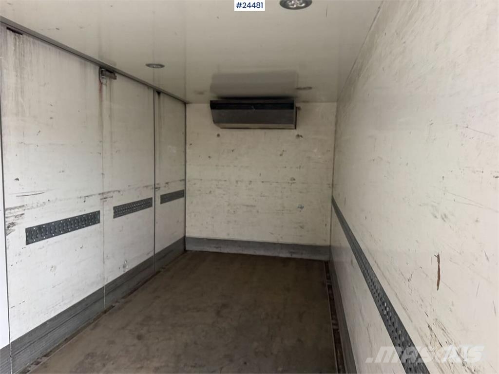 Volvo FM 380 box truck with full side opening, tail lift 冷凍冷蔵車