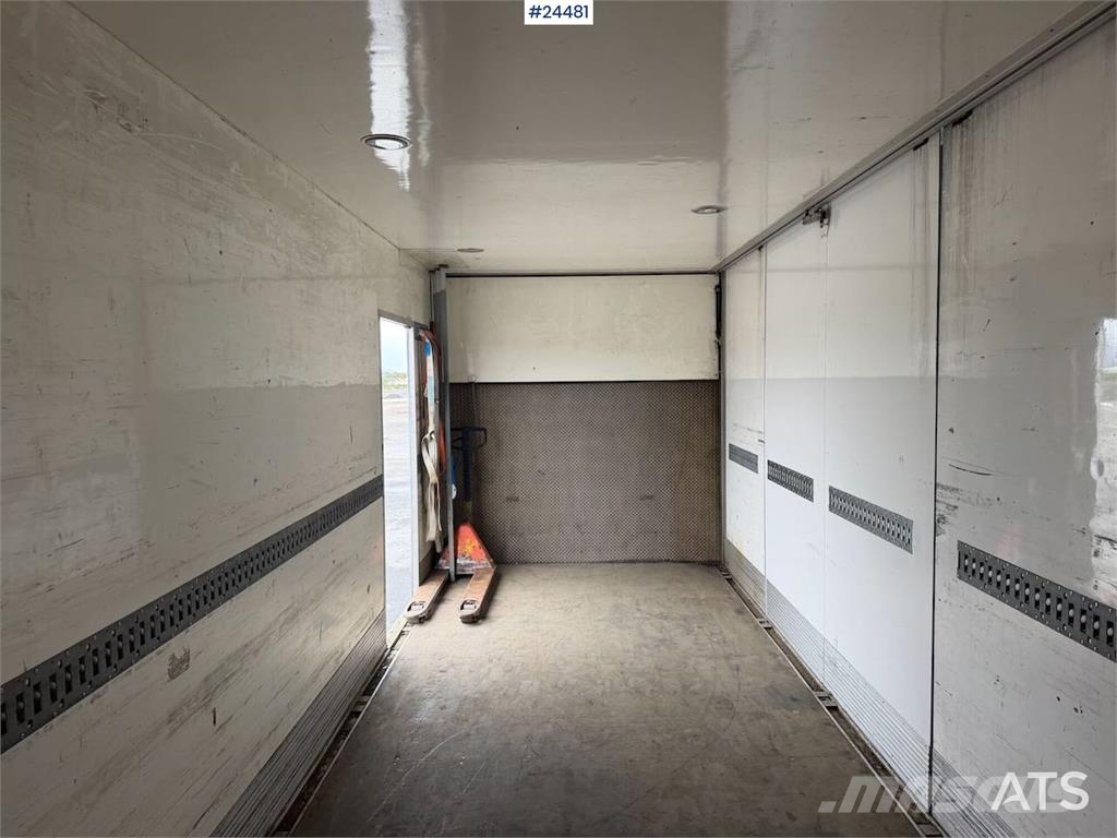 Volvo FM 380 box truck with full side opening, tail lift 冷凍冷蔵車